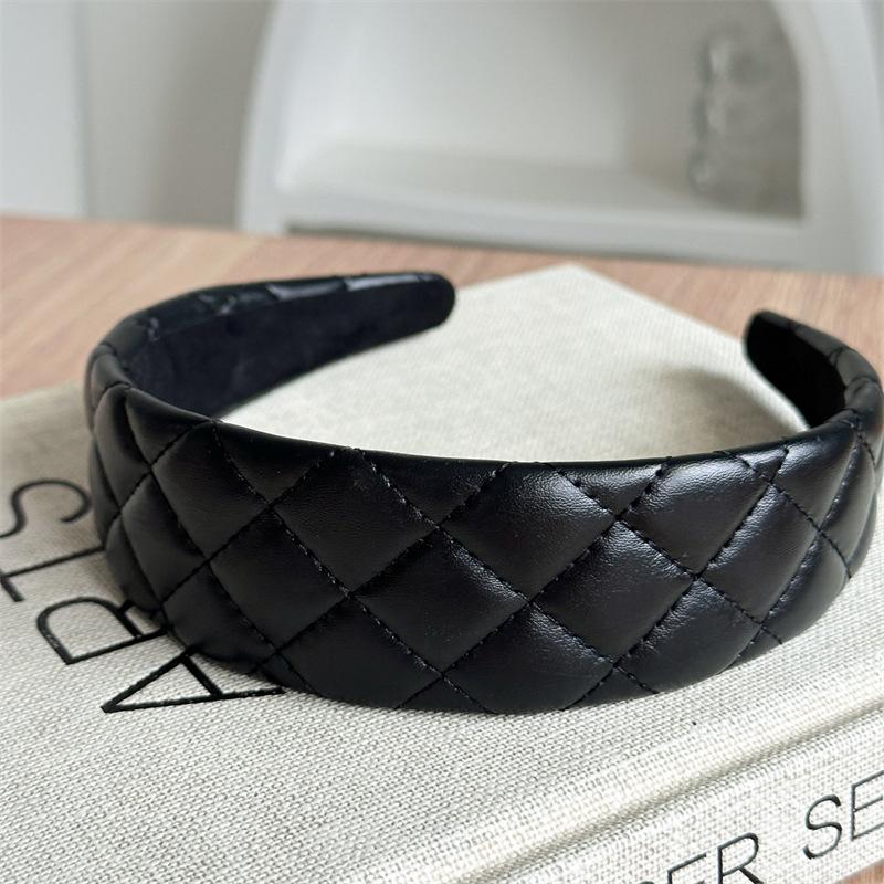 

Retro Diamond Pattern Hair Band - New Style for Autumn and Winter, High Crown, Versatile Wide-brimmed Headband Hair Accessory. black