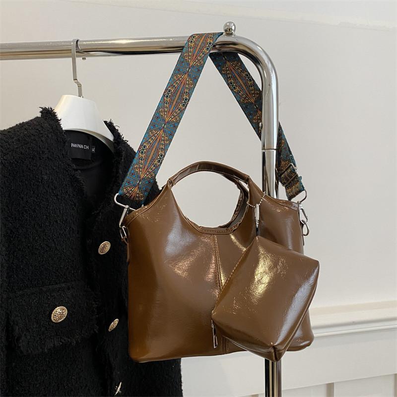 Stylish Large Capacity Bucket Bag For Women With Beautiful Design Versatile Handbag