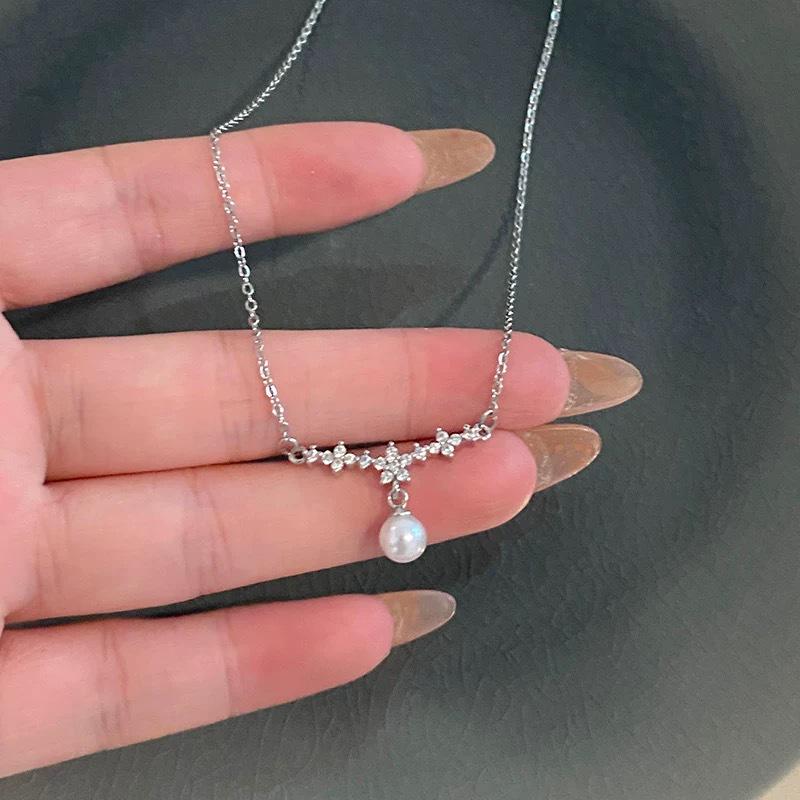 

Xiaohongshu Stardust Pearl Pendant Necklace – Elegant Design, Luxurious & Versatile Clavicle Chain for Women