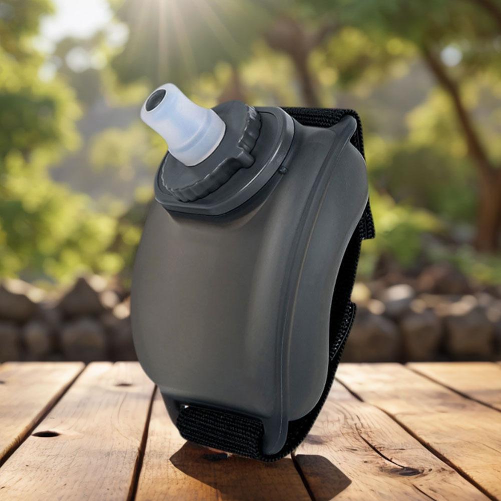 Outdoor Sports Wrist Water Bottle 200ml Creative Silicone Wrist Bottle Portable Wrist Water Kettle for Ultra-Running & Walking