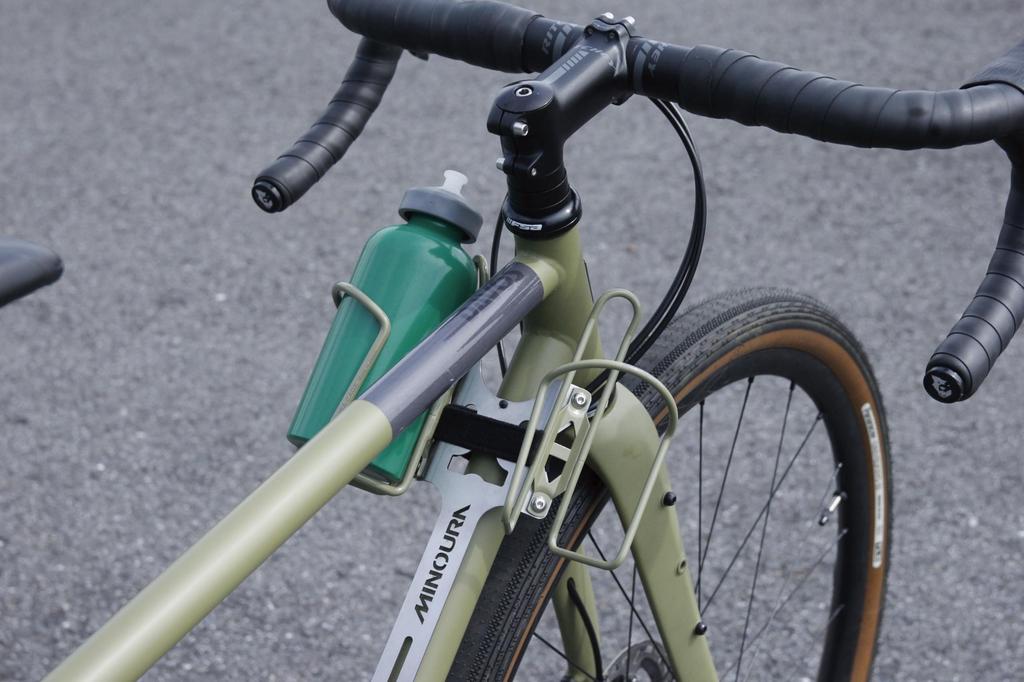 MINOURA Bicycle Extension Mount Base for Two Bottle Mule Bottles, EMB-2