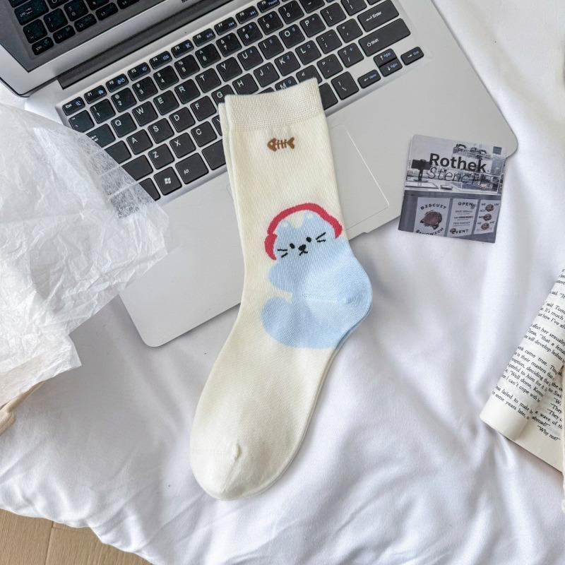 Women's Spring and Summer Fashion Is A Lovely Boneless Mesh Tube Stack Socks