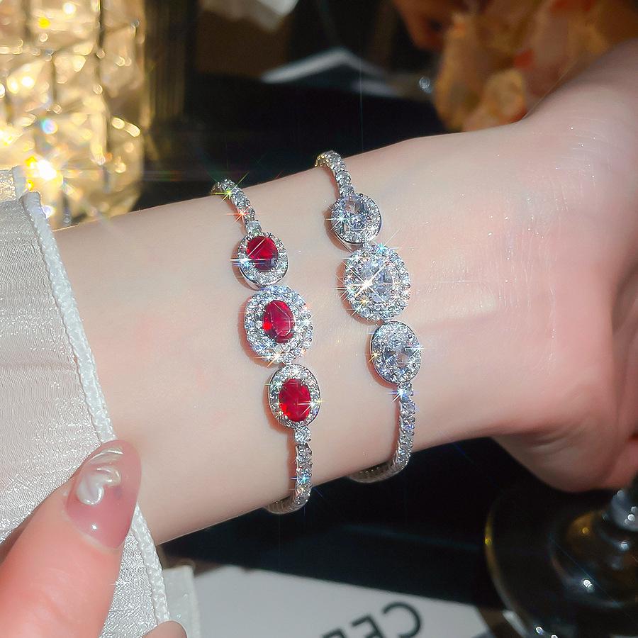 Elegant Zircon Oval Buckle Bracelet - Simple, Versatile, High-End Fashion Jewelry