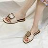 Modische Damenschuhe Neu Sommer Heißer Verkauf Damen Zehentrenner Quadratischer Knopf Metalldekoration Niedrige Absatzsandalen Mode Alltags-Slipper