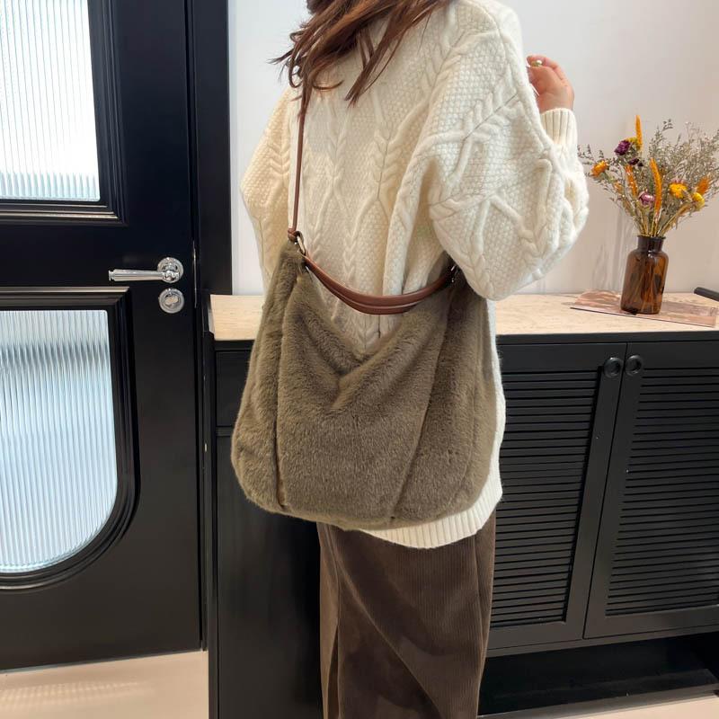 Winter Cotton Fabric Zipper Soft Shoulder Bags Large Capacity Versatile Handbags Furry Sweet Women's Bags