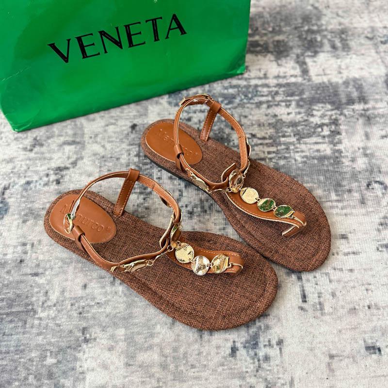Ein-Wort Bohemian Zehenflache Sandalen Damen 2025 neu Sommer tragen runder Kopf Pantoletten Urlaubssandalen