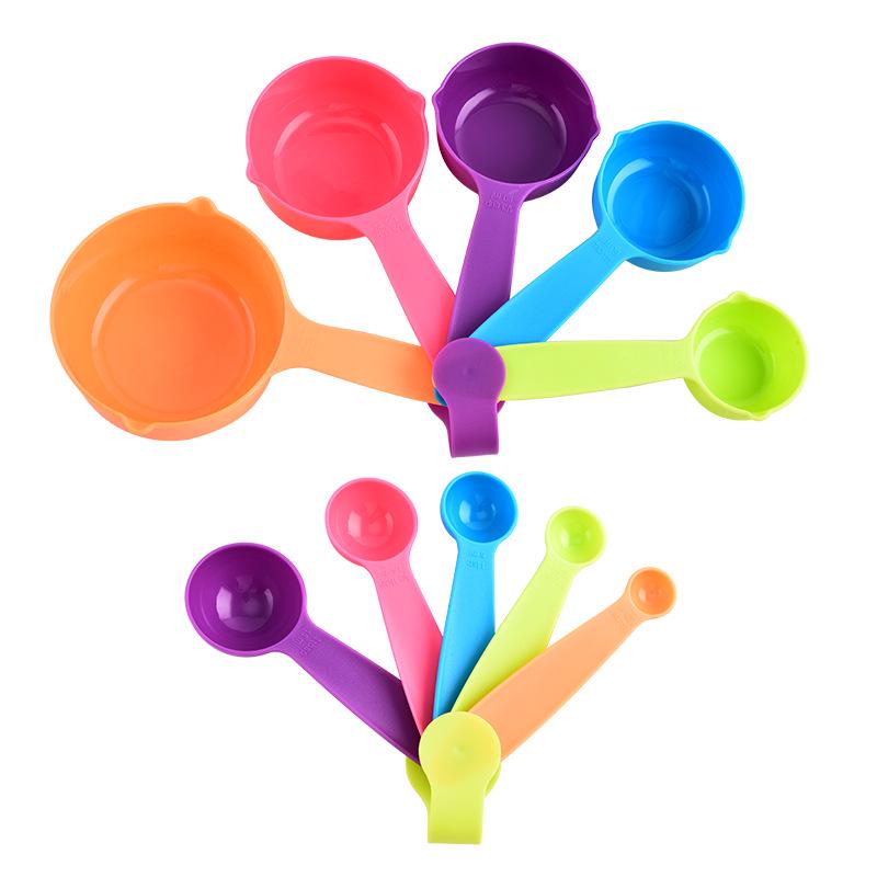 Buntes PP-Kunststoff Messbecher- & Löffelset für Küche, Backen & Kaffee