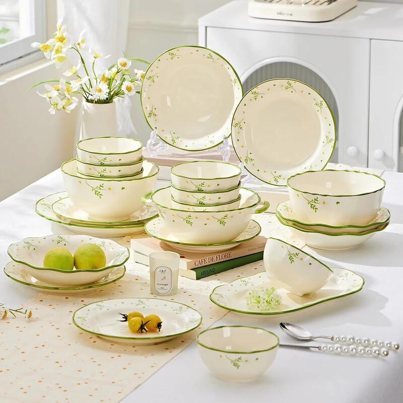 31-Piece Daisy Underglaze Ceramic Dinnerware Set