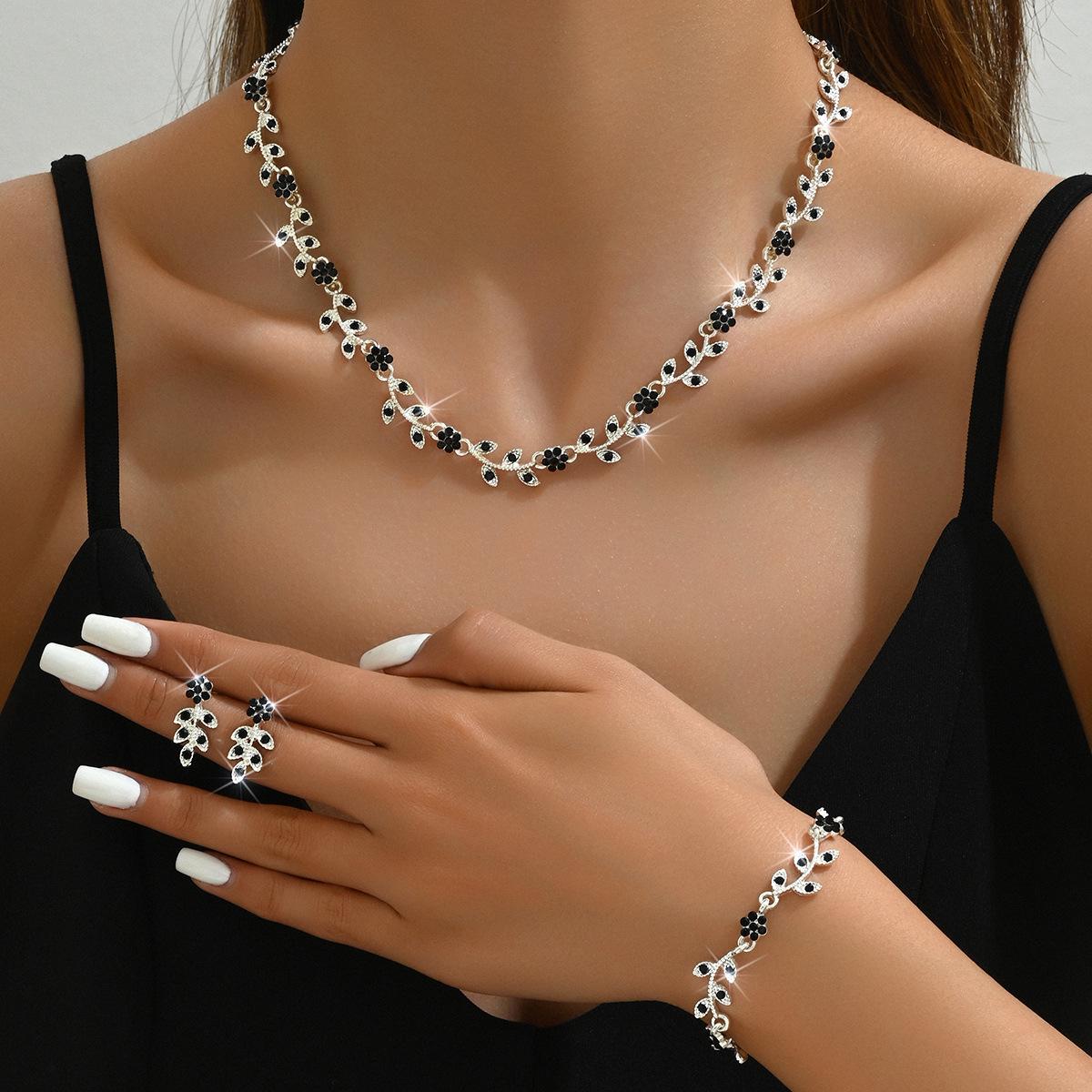 

Свадебный комплект из ожерелья и серег со стразами для дамских банкетов