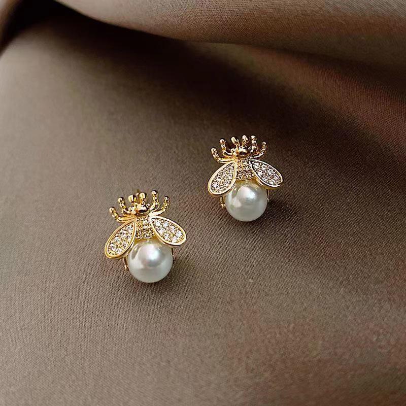 Korean 925 Sterling Silver Bee Pearl Stud Earrings 1A409