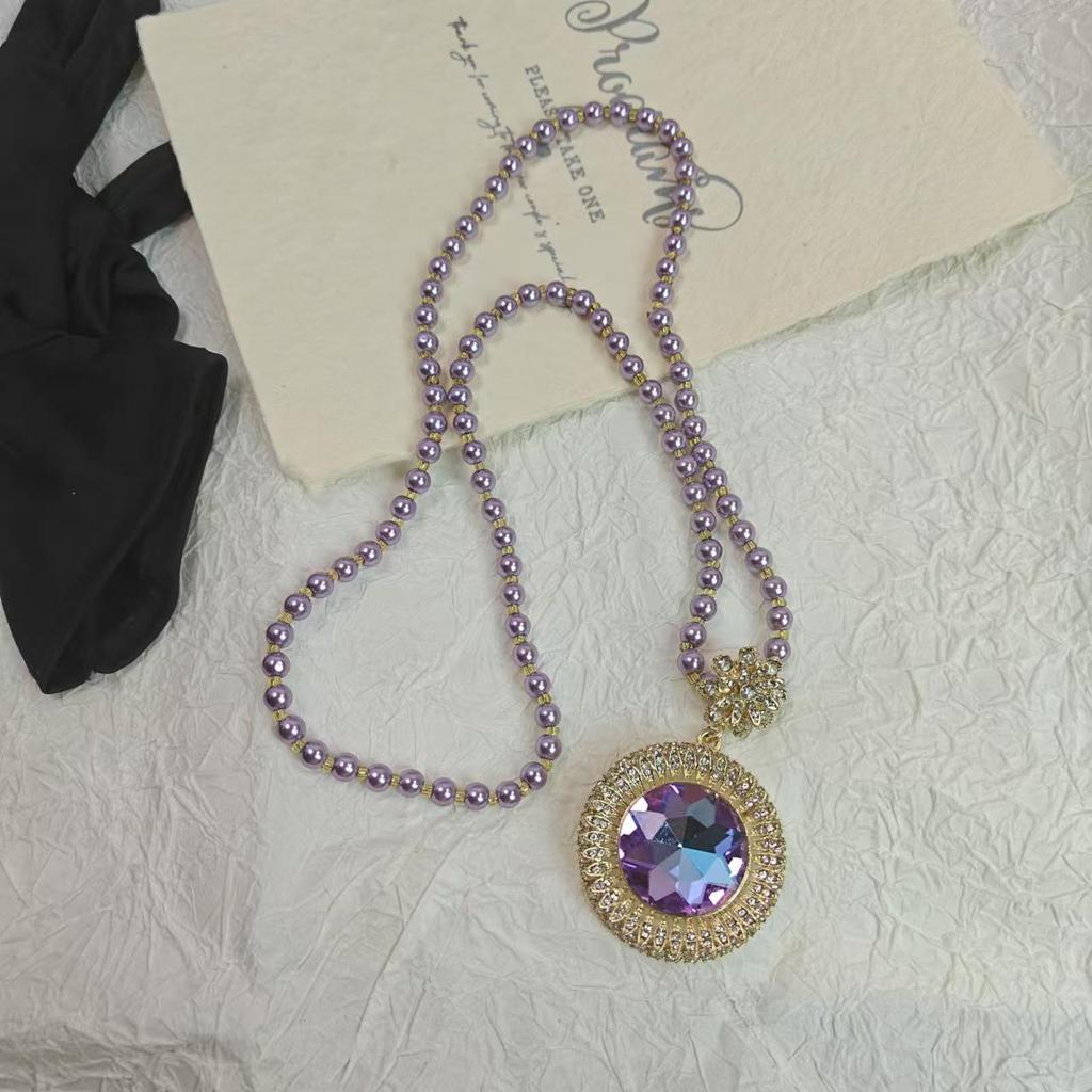 Purple Pearl Long Necklace for Women: Luxurious Fall/Winter Accessory for Sweaters, Cheongsams, and More.