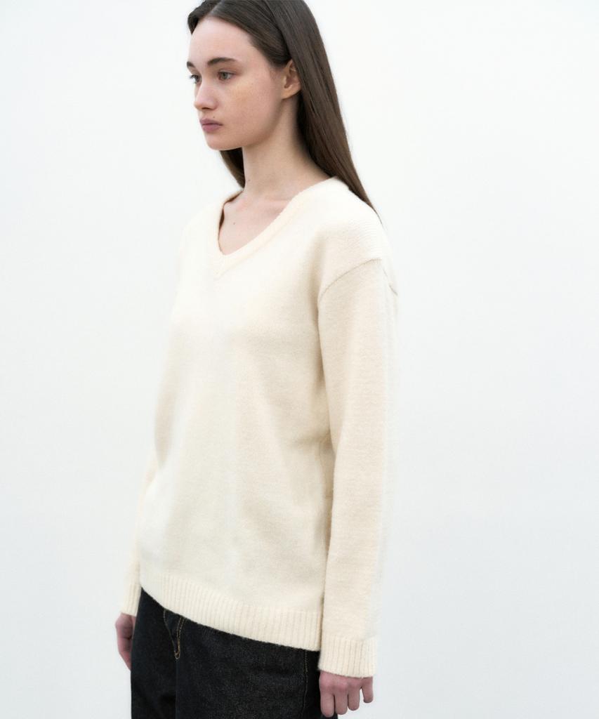 Nigaennikol [Essential] Classical Soft V Sweater_Cream
