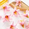 Konstgjorda Blommor Siden Lilja Bröllop Brudfölje Trädgård Hemma Festival Krans Tillbehör DIY Godislåda Gåva Scrapbook Hot sales