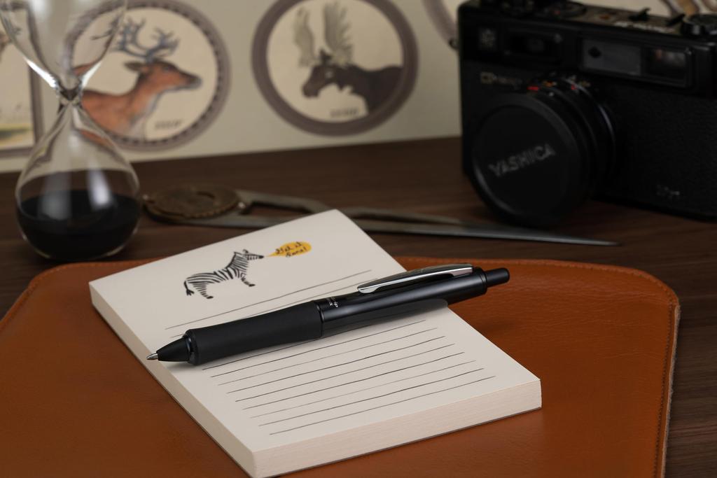 Grip Full Black Retractable Ballpoint Pen Dr.