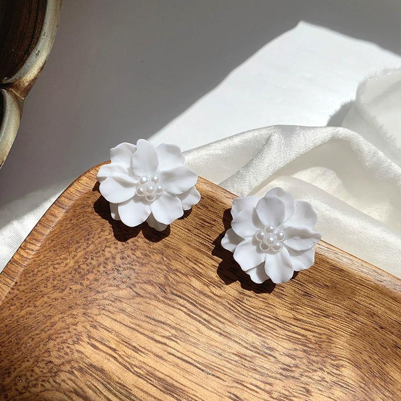 Double Layer Petal Imitation Pearl Flower Stud Earrings for Women Wedding Party White Pink Yellow Acrylic Ear Jewelry