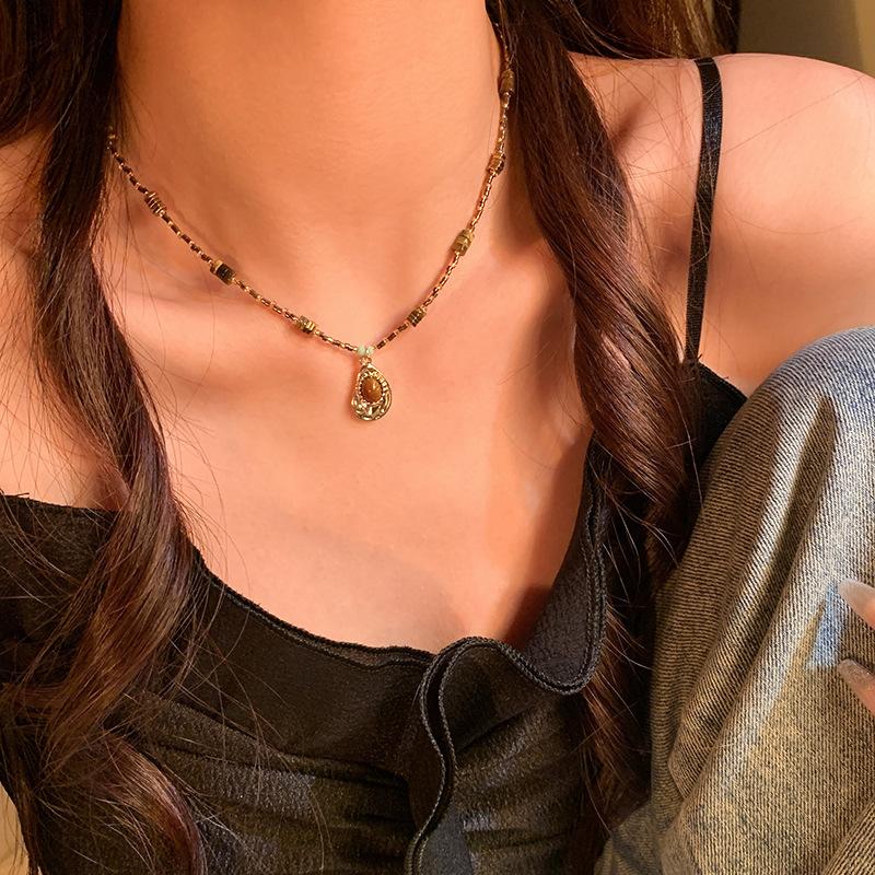 Autumn and winter Maillard tiger's eye stone beaded necklace femininity high-end sweater chain retro simple accessories