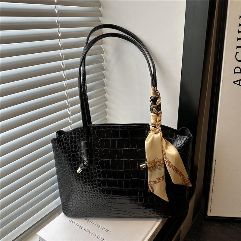 

New crocodile texture fish pattern women s shoulder bag fashionable and elegant versatile commuter large-capacity tote bag чёрный