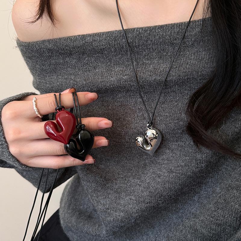 Red Heart Pendant Necklace Vintage 80s Aesthetic Love Inspired Choker New Fashion Romantic Heart Necklace For Women