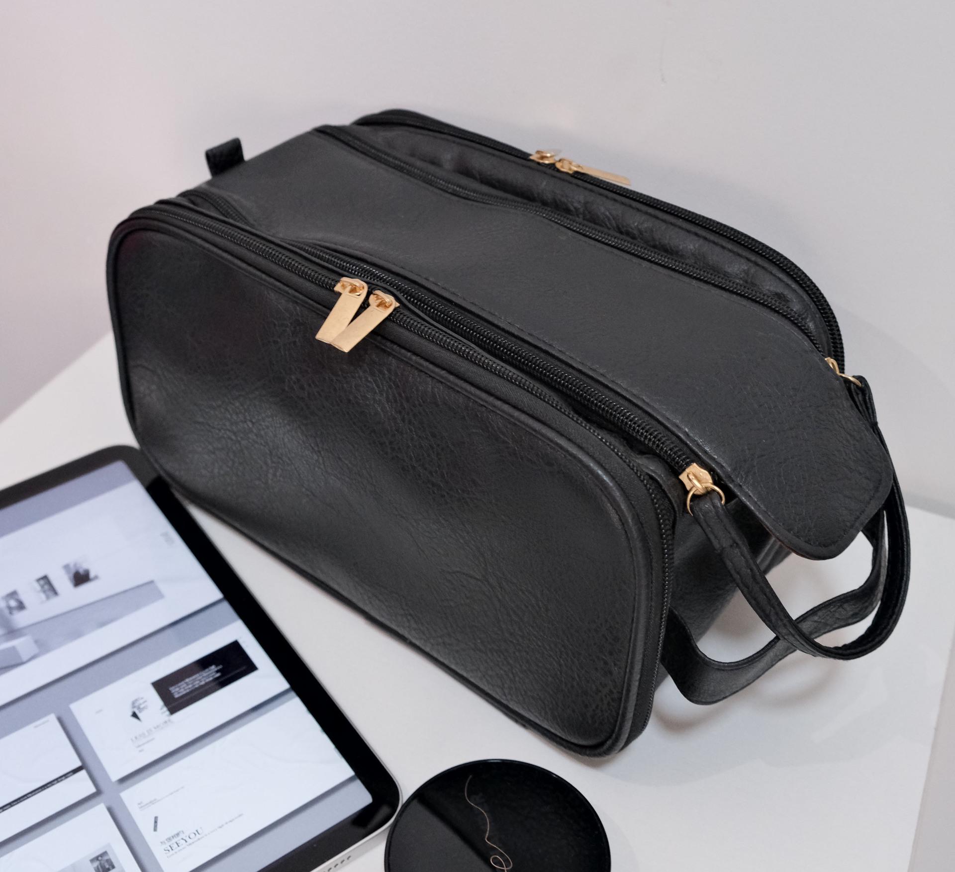 

2025 Large Capacity Portable Makeup Bag with Partitioned Storage 28*16*15 cm