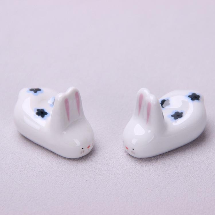 1Pair Cute Rabbit Ceramic Chopsticks Rest Rack Spoon Fork Holder Chopsticks Stand Tableware Pen Holders Kitchen Tools Home Decor