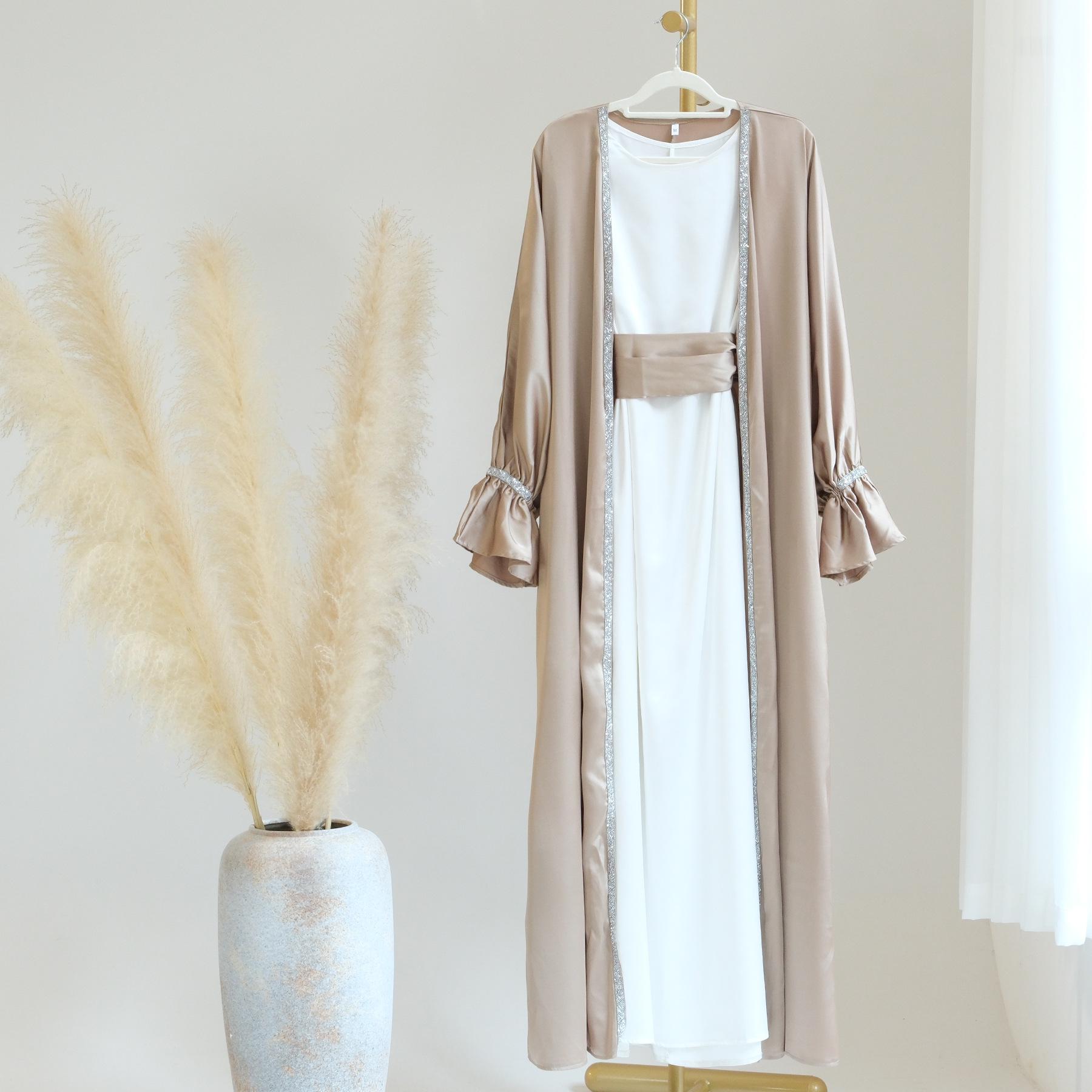 

Платье-халат Loriya Dubai Daily с бисером и рукавами-колокольчиками LR633 L