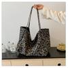 Damenhandtasche Koreanische Version Herbst und Winter Neu Leomuster Umhängetasche Modisch Vielseitig Handtasche Große Kapazität Tragetasche Trend