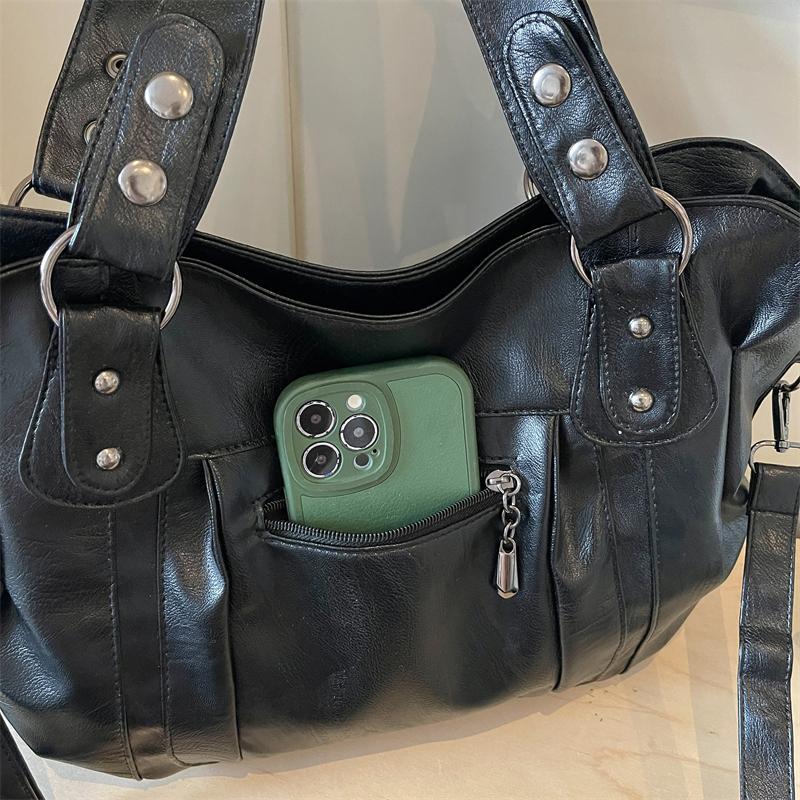 Borsa a Spalla Hobo Morbida in PU Sgualcita con Tracolla Regolabile e Borchie Metalliche Borsa a Mano Casual da Spalla per Donna