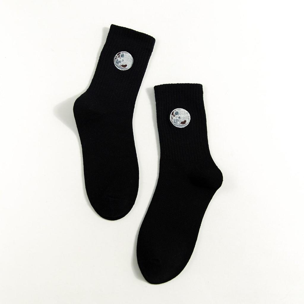 Trendy Women's Planet Embroidery Mid-Calf Cotton Socks - Korean Academy Style