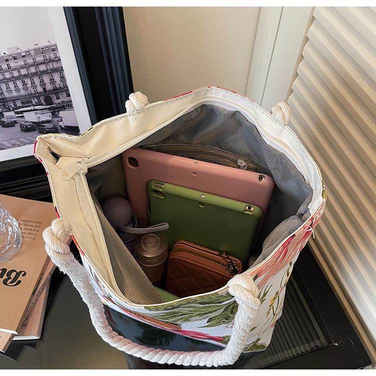 New Fresh Style Tote Bag for Women, Large Capacity Casual Shoulder Handbag, Commuter and Shopping Bag with Zipper