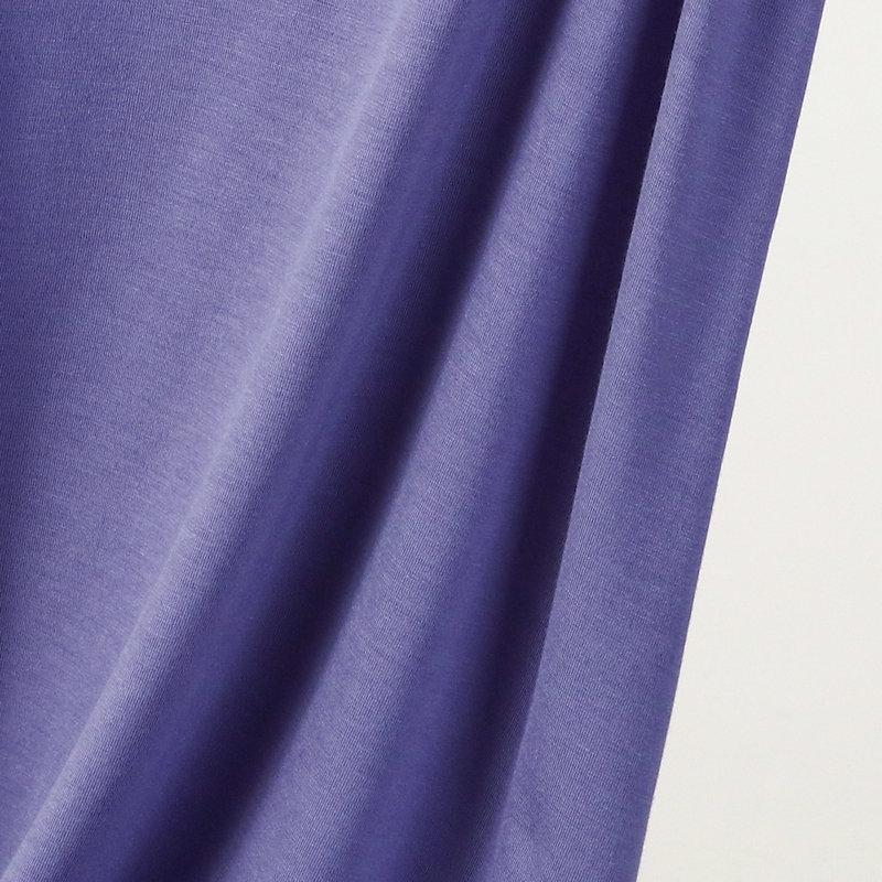 HNXC Šaty střední délky v jednobarevné letní barvě, doplněné volným tílkem bez rukávů velké velikosti a ležérním topem na zavazování za krk.