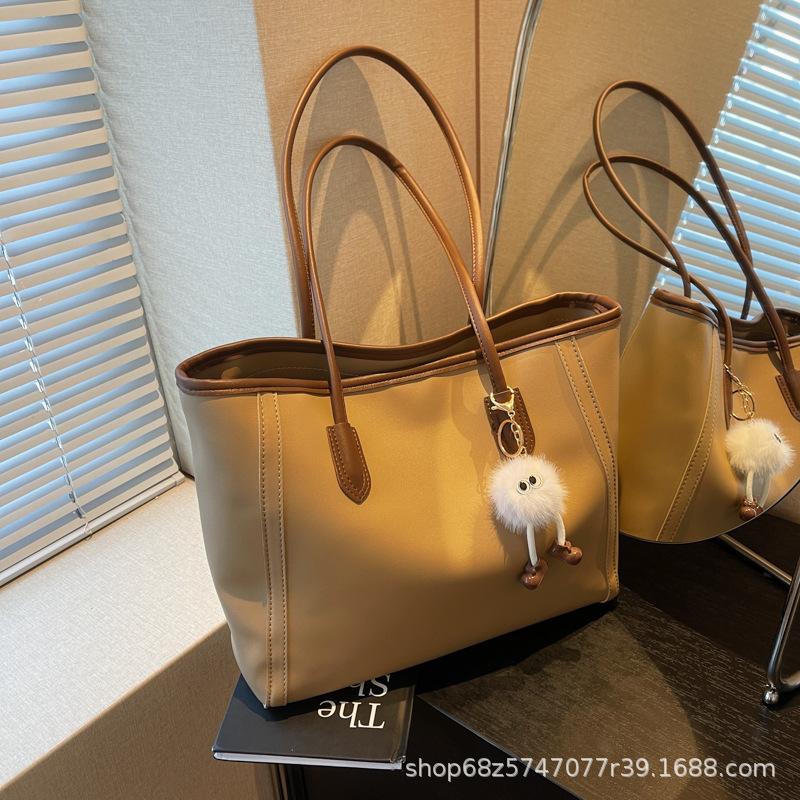 

2025 new PU women s bag cute pendant handbag messenger bag large capacity shoulder bag zipper model