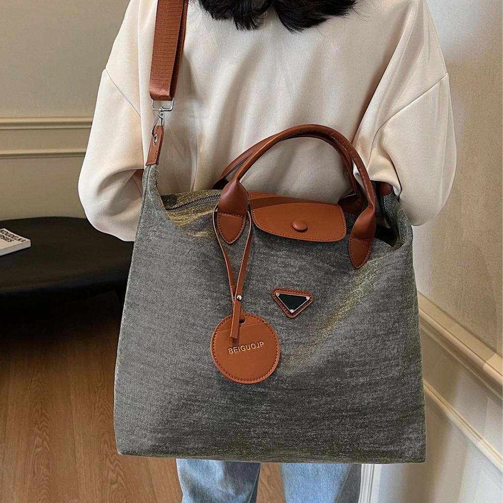 Personalized leisure design Large capacity dry and wet separation Denim hand bag Household goods Storage luggage bag