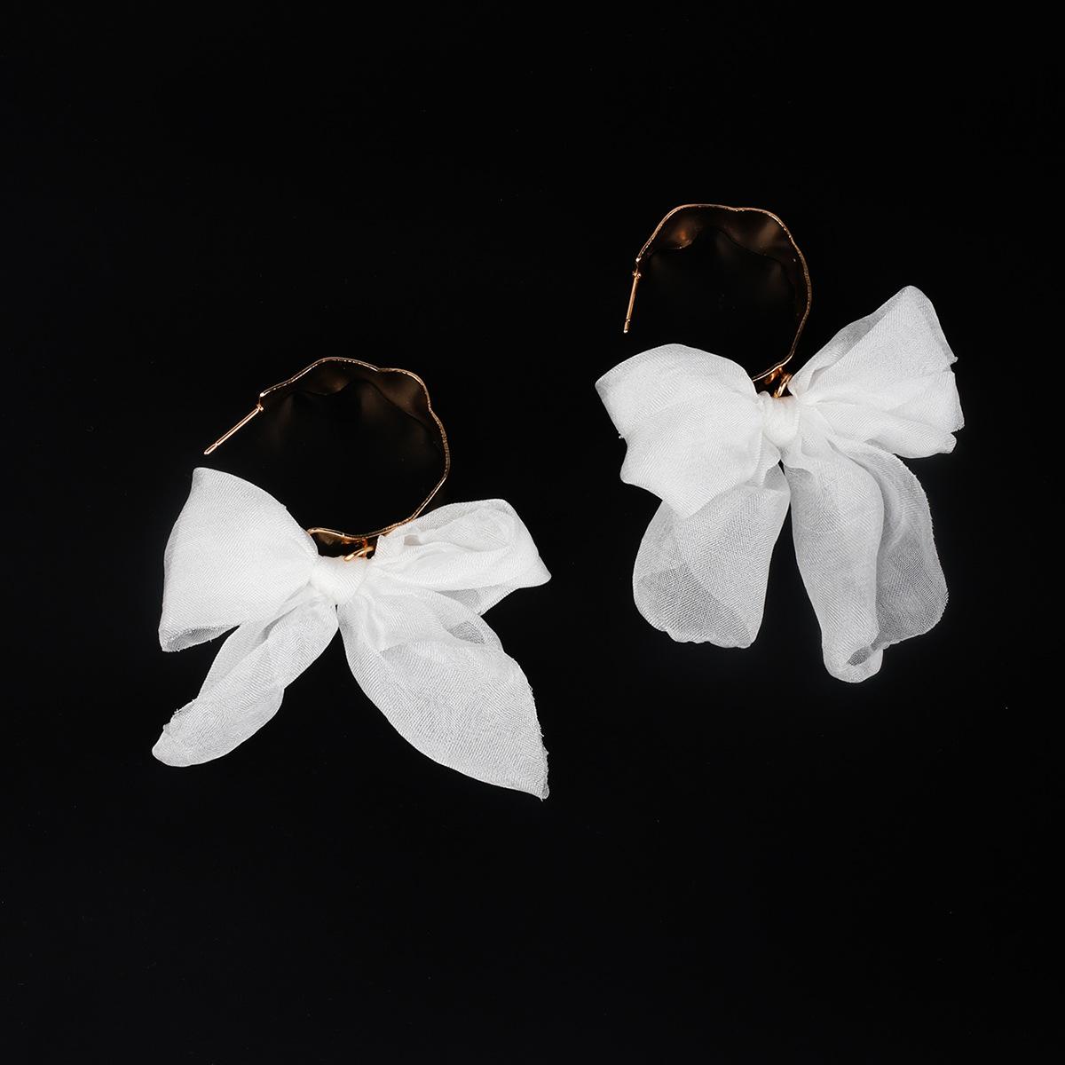 

Модные серьги-подвески для женщин белый