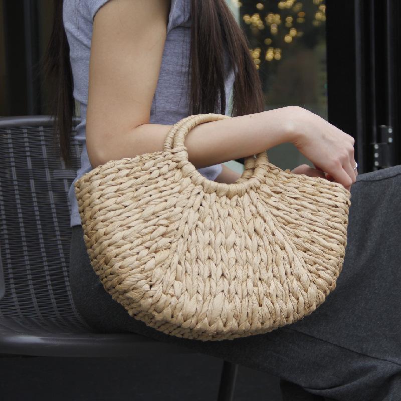 Bolsa de palha feminina moda nova primavera e verão lazer férias portátil bolsa de praia bolsa de papel trançado semi-redonda feita à mão