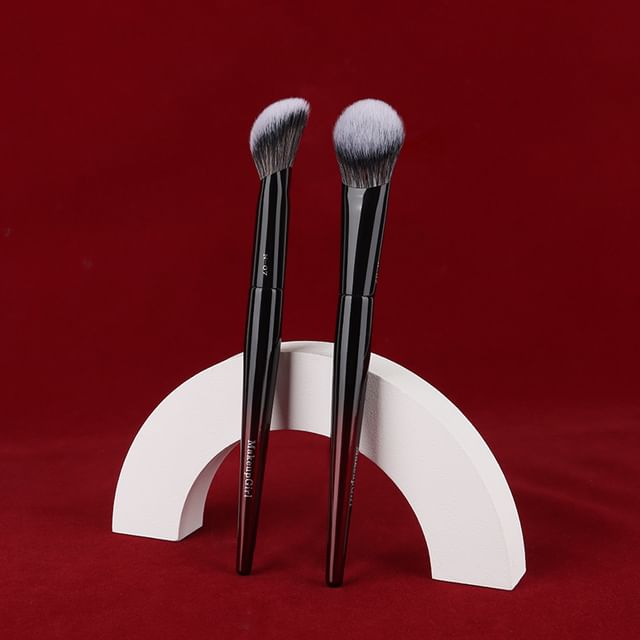 

Hepius - Angled Lip Brush N07
