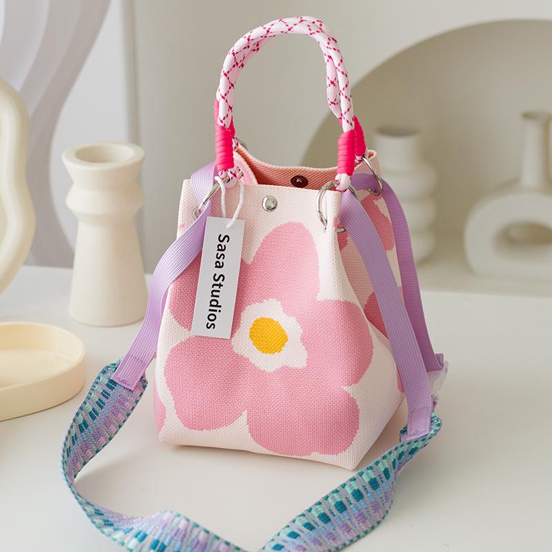 Stilvolle japanisch-koreanische Strickhandtasche: Große Tragetasche & Tragbare Pendel-Quadrat-Tasche