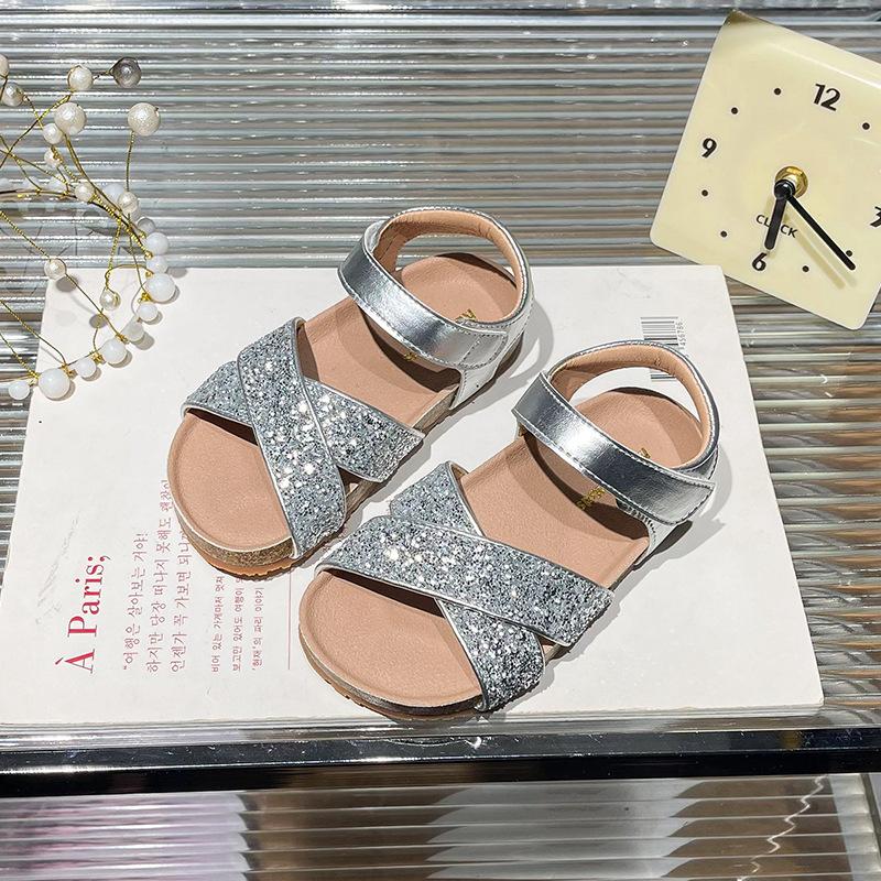 Children's sandals 2026 spring children's sparkling princess sandals Korean version cross soft-soled children's beach shoes