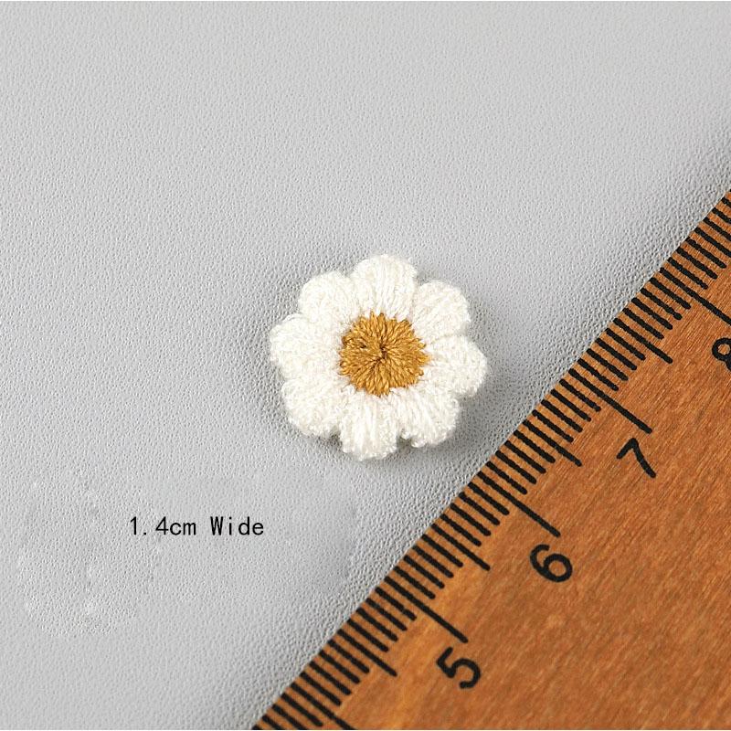 

10 шт. Белая ромашка Маленький цветок Вышитые нашивки Аппликация Нашивка для одежды Украшение