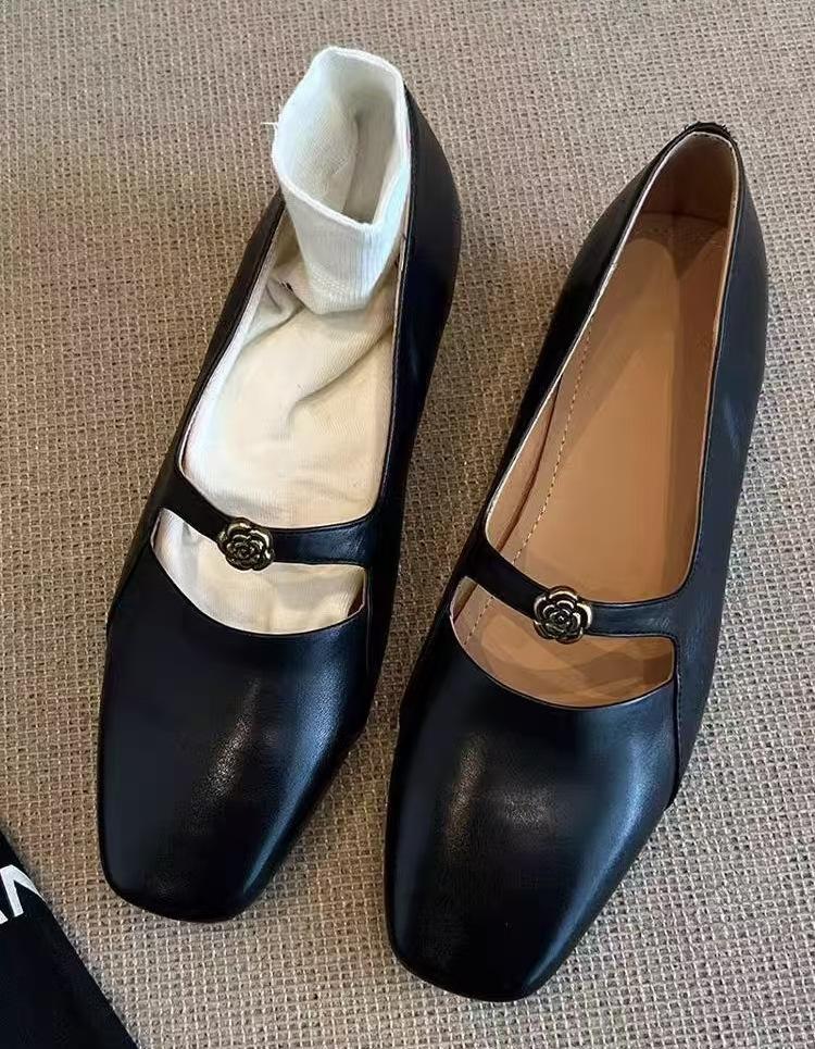 

Версия из мягкой кожи~ Французские туфли-лодочки с мелким вырезом на плоской подошве женские 2025 новые розовые из мягкой кожи с квадратным носком Мэри Джейн 35 чёрный