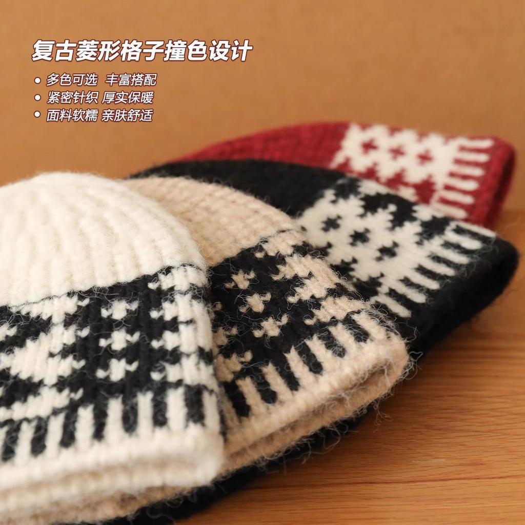 Retro diamond knitted hat cold hat women's autumn and winter Korean version shows a small face, big head circumference wool hat, warm and cold hat