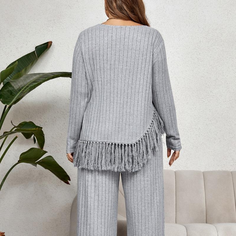 2-osalised rõivad, ümmargune kaelus, kõrge vöökohaga, laiade säärtega püksid. Salongi ääristega, pikkade varrukatega pullover, elastne vöökoht, igapäevased komplektid