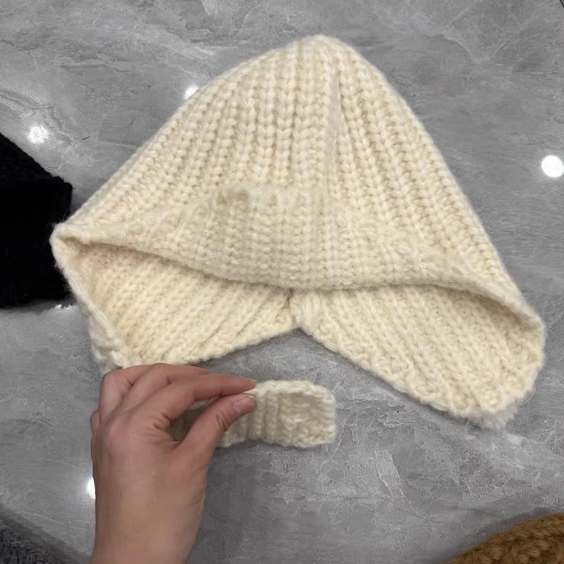 Cute age reduction thin warm wool hat women autumn and winter leisure Internet celebrity niche ear protection aircraft hat knitted hat head
