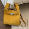 This year's popular small bags are women's autumn and winter versatile 2025 new retro messenger bags Korean version portable bucket bags
