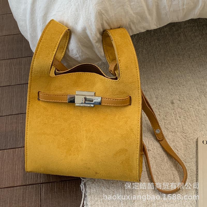 This year's popular small bags are women's autumn and winter versatile 2025 new retro messenger bags Korean version portable bucket bags