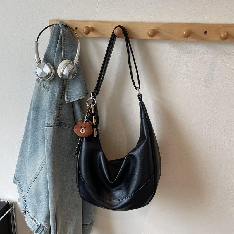 

Premium texture bag women s large-capacity new autumn and winter niche design messenger bag retro commuter dumpling bag чёрный