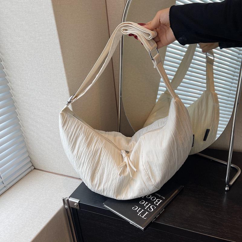 Casual Bag Women's New Crossbody Dumpling Bag Fashionable Shoulder Bag Large Capacity Class Commuter Bag
