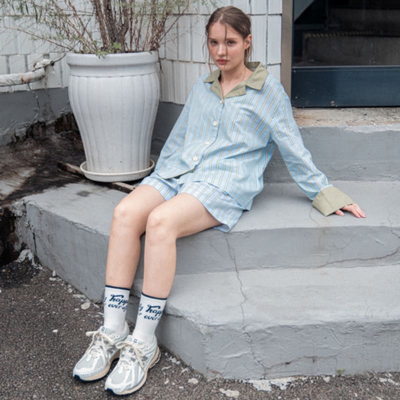 MONTH IN MONTH OUT Happily crew socks WHITE&NAVY