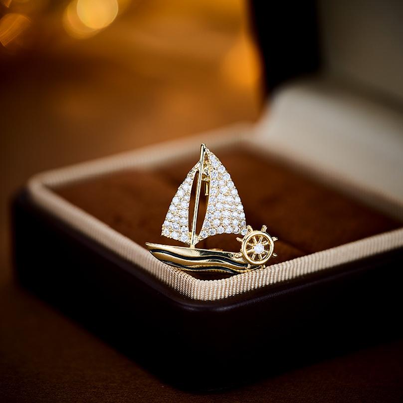 Exquisite Small Sailboat Brooch Pins for Women Men Unisex Rhineston Zircon Lapel Pins Successful Badge Party Suit Brooch