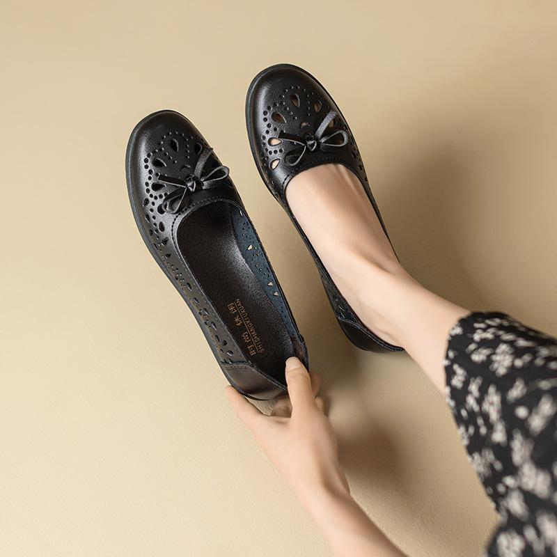 Mom Shoes Single Shoes Middle-aged and Elderly Women's Shoes Middle-aged New Flat-soled Leather Shoes Spring and Autumn Elderly Pedal Spring