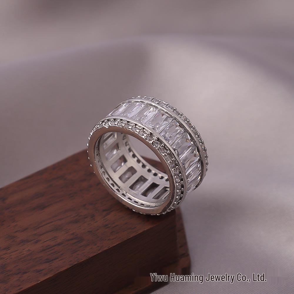 

Изысканное кольцо с циркониевым бриллиантом с серебряным покрытием: Не тускнеющие, универсальные роскошные украшения для указательного пальца